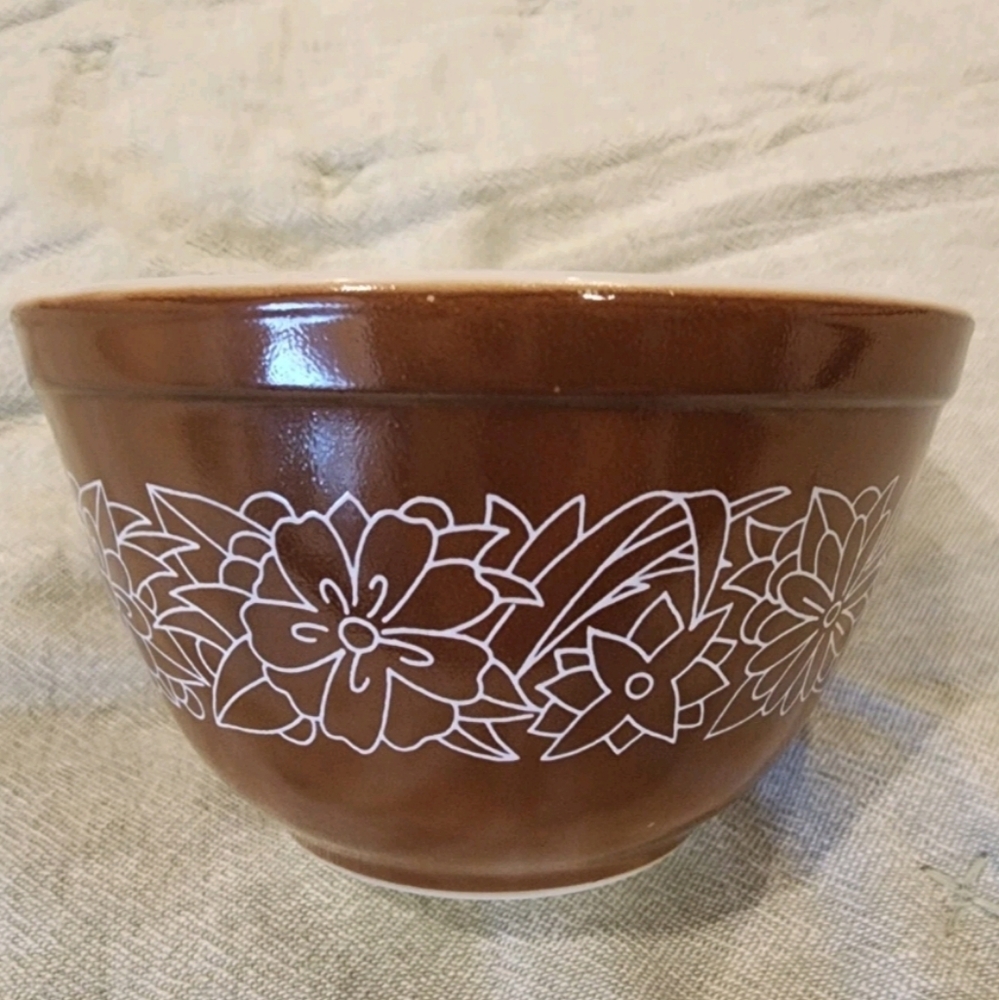 Vintage Pyrex Small Brown Woodland Mixing Bowl 1 1/2 Pt Ovenware #401